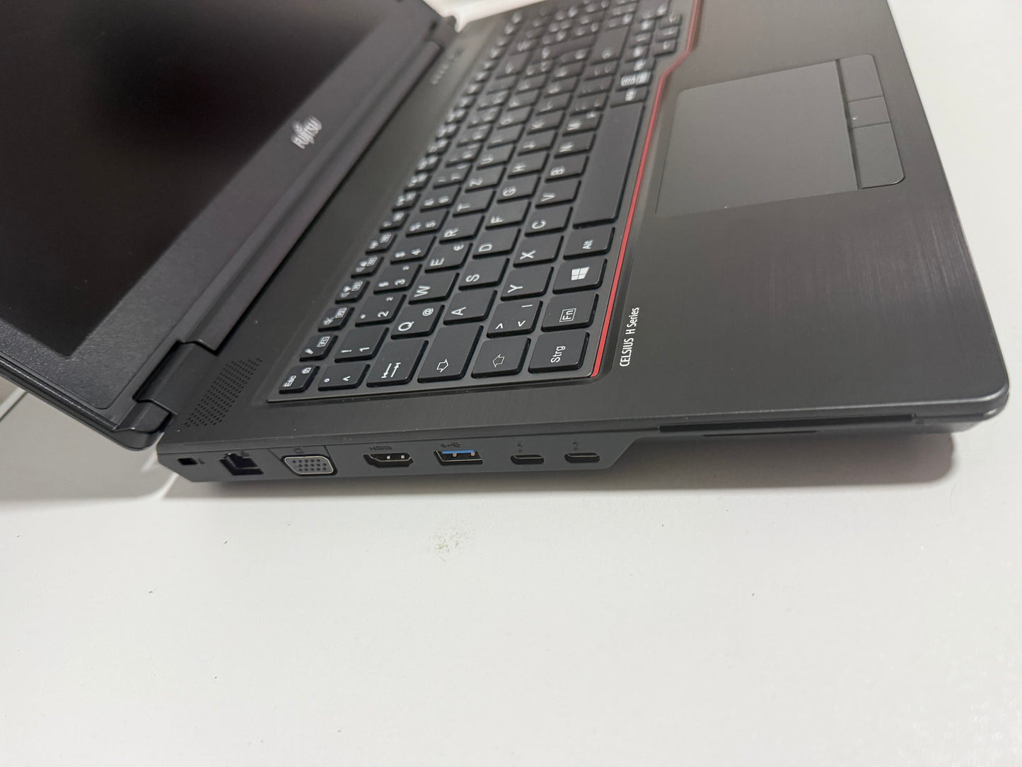 Fujitsu Celsius H7510 i7-10850H 32 GB  512GB NVIDIA T1000 15,6" FHD Win11 Pro