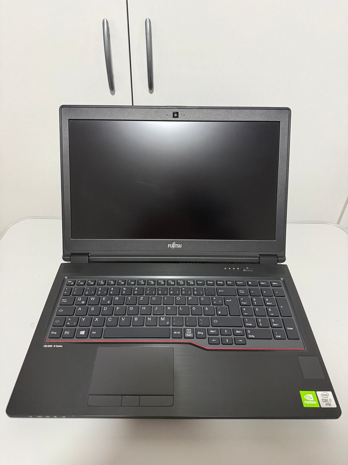 Fujitsu Celsius H7510 i7-10850H 32 GB  512GB NVIDIA T1000 15,6" FHD Win11 Pro