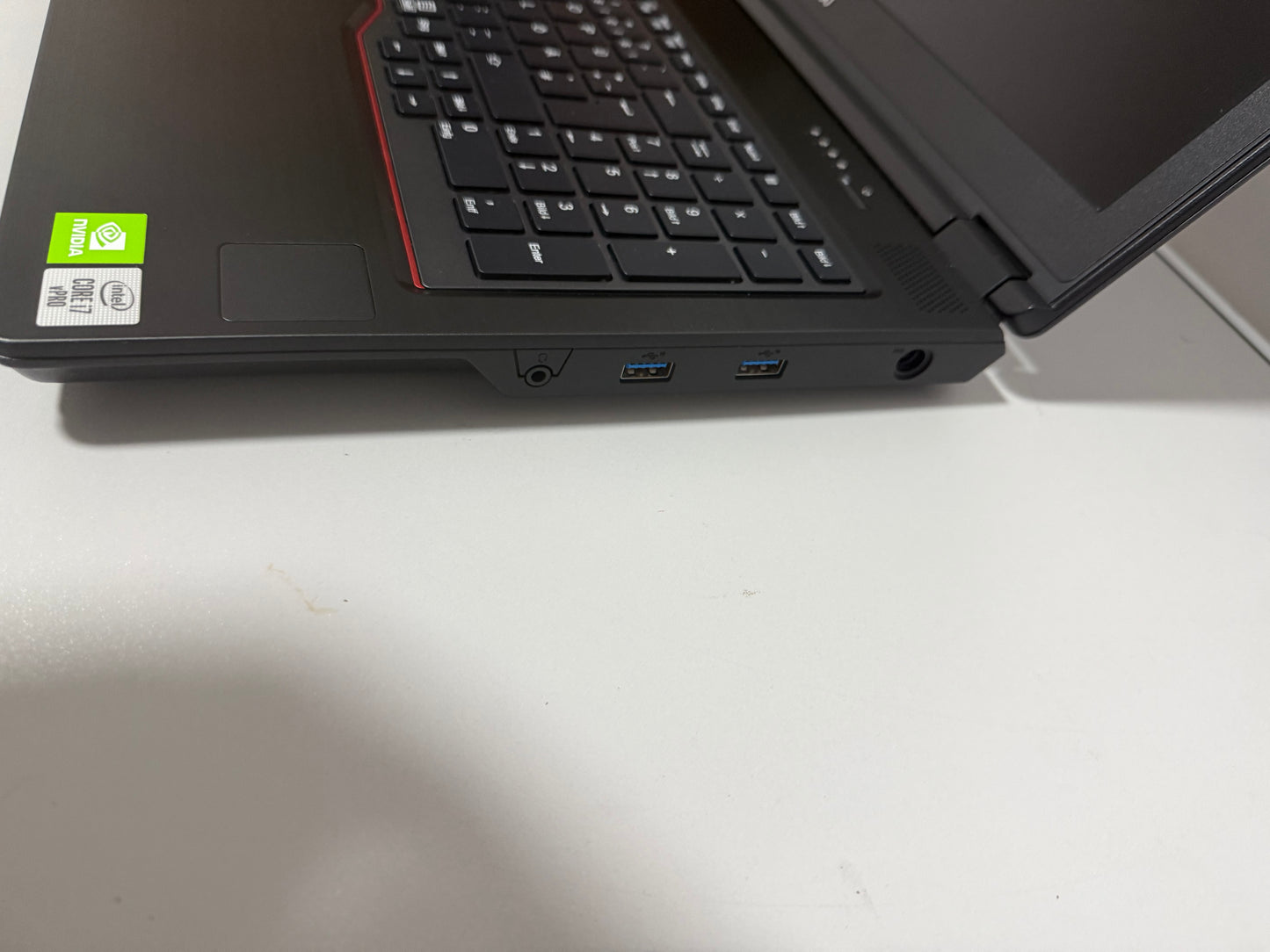 Fujitsu Celsius H7510 i7-10850H 32 GB  512GB NVIDIA T1000 15,6" FHD Win11 Pro