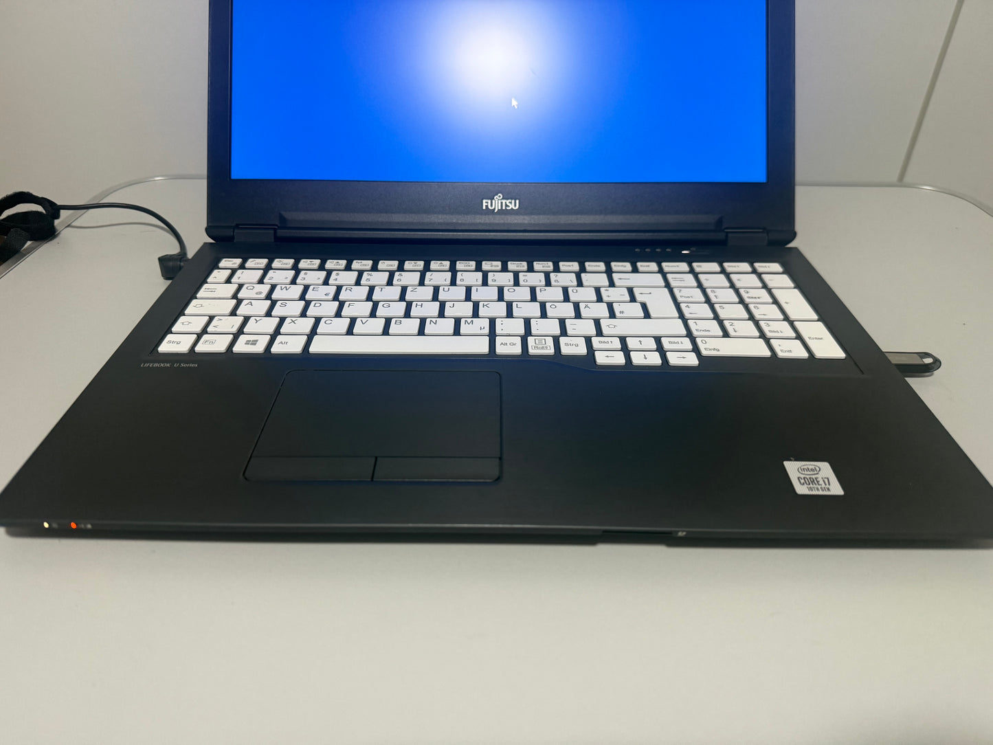 FUJITSU LIFEBOOK U7510 15.6 ZOLL I7-10510U, 16 GB RAM, 512 GB SSD  1920X1080 WIN11,LAPTOP,NOTEBOOK